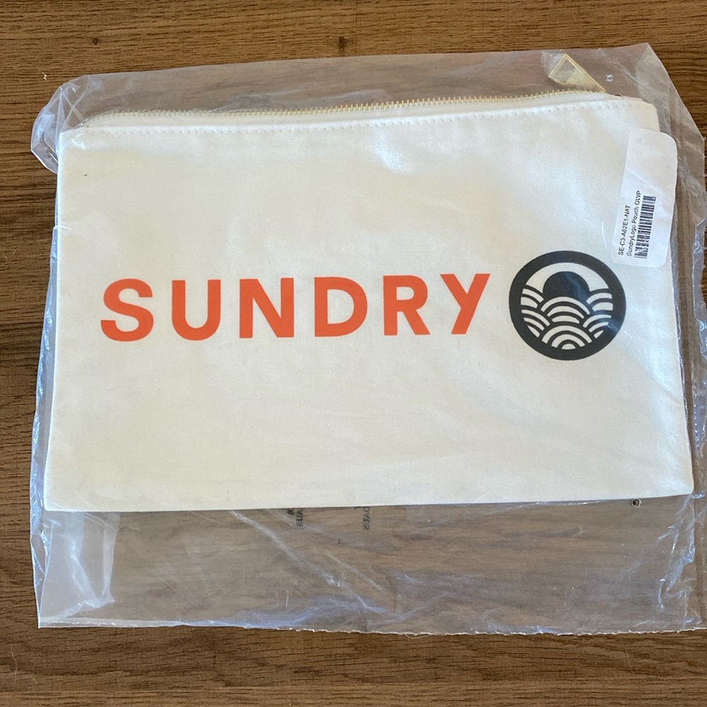 Sundry Logo Pouch - New